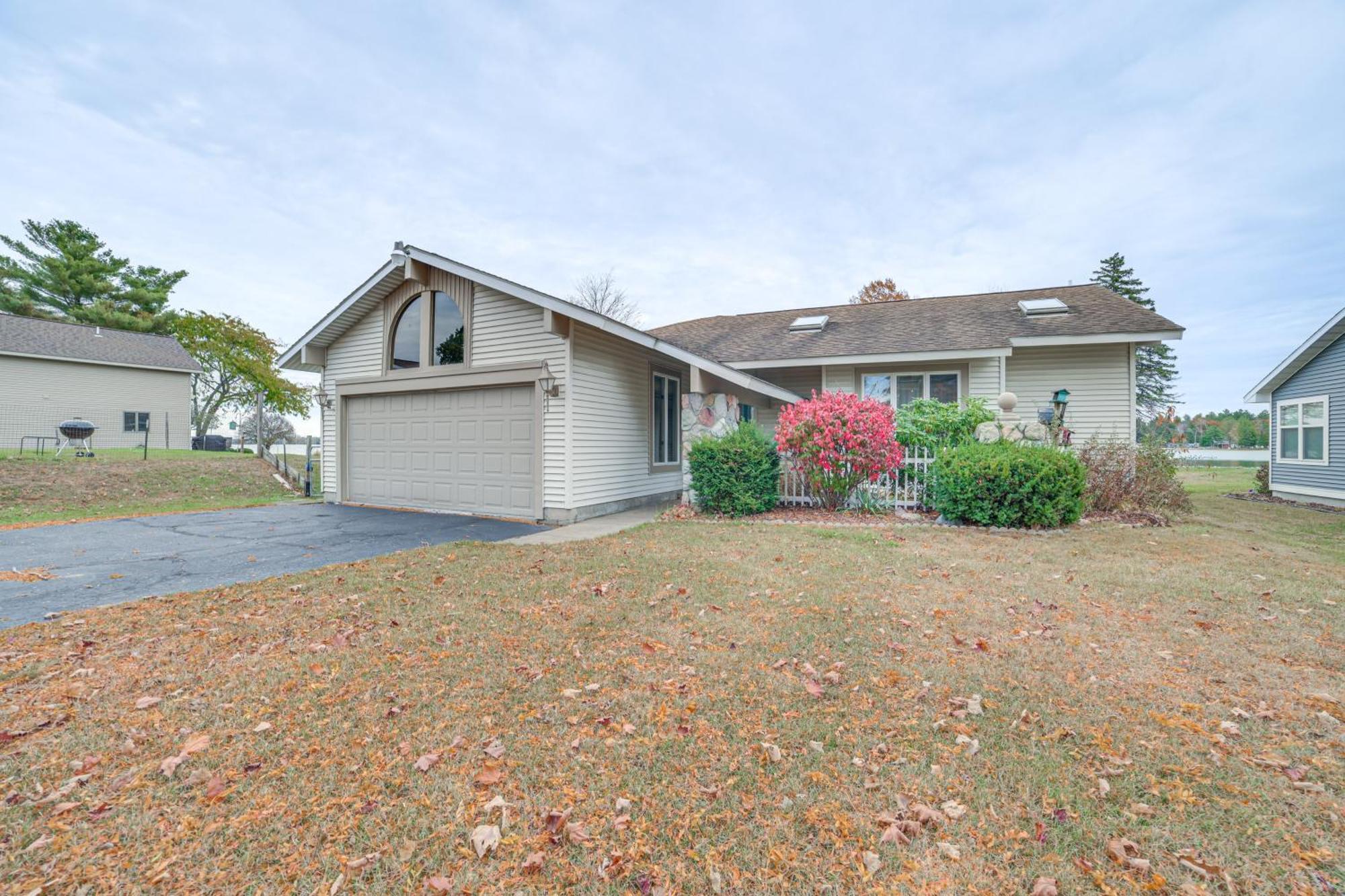 Lakefront Home With Deck And Dock In Oscoda Twp! Lincoln Junction Exterior foto