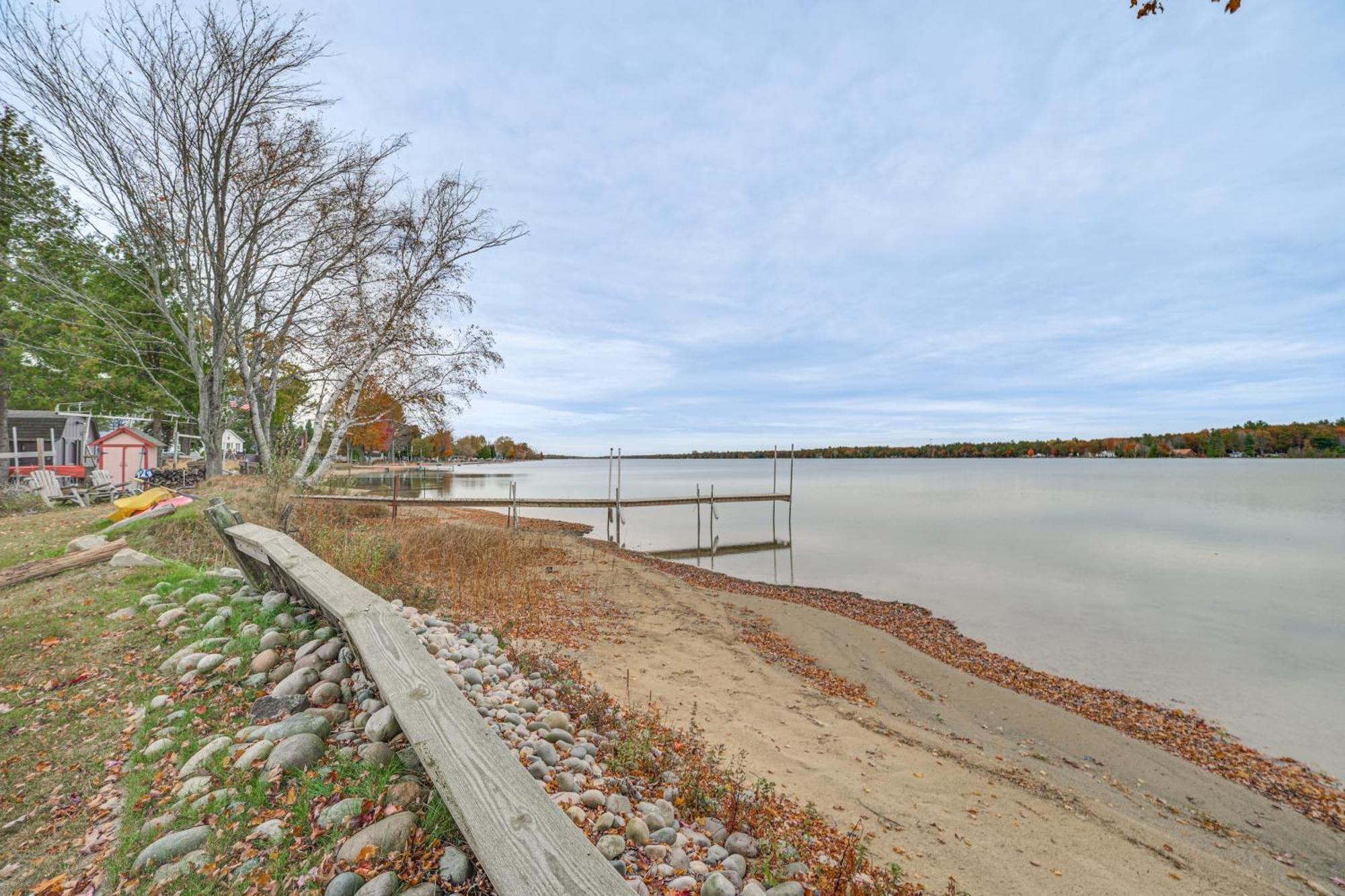 Lakefront Home With Deck And Dock In Oscoda Twp! Lincoln Junction Exterior foto